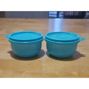 Set of 2 Tupperware Snack Bowls Turquoise #1403 With Lids #733 EUC